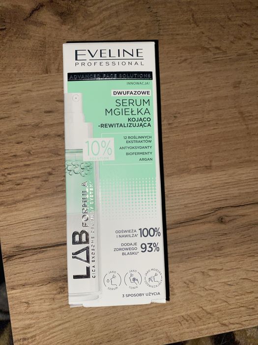 Eveline Cosmetics Advanced Face Solutions Lab Formula, dwufazowe serum-mgiełka kojąco-rewitalizujące w opakowaniu o pojemności 30 ml.