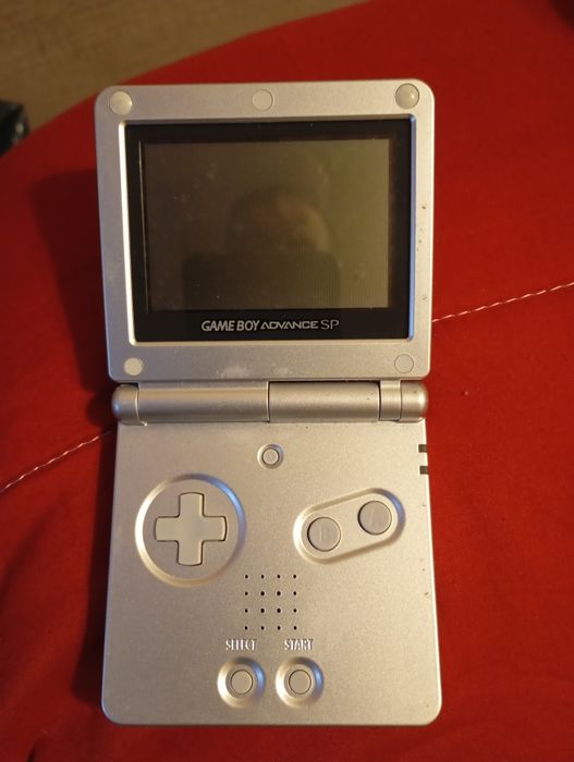 Game Boy com oferta de Diversos jogos ,carregador
150€ apenas se for e