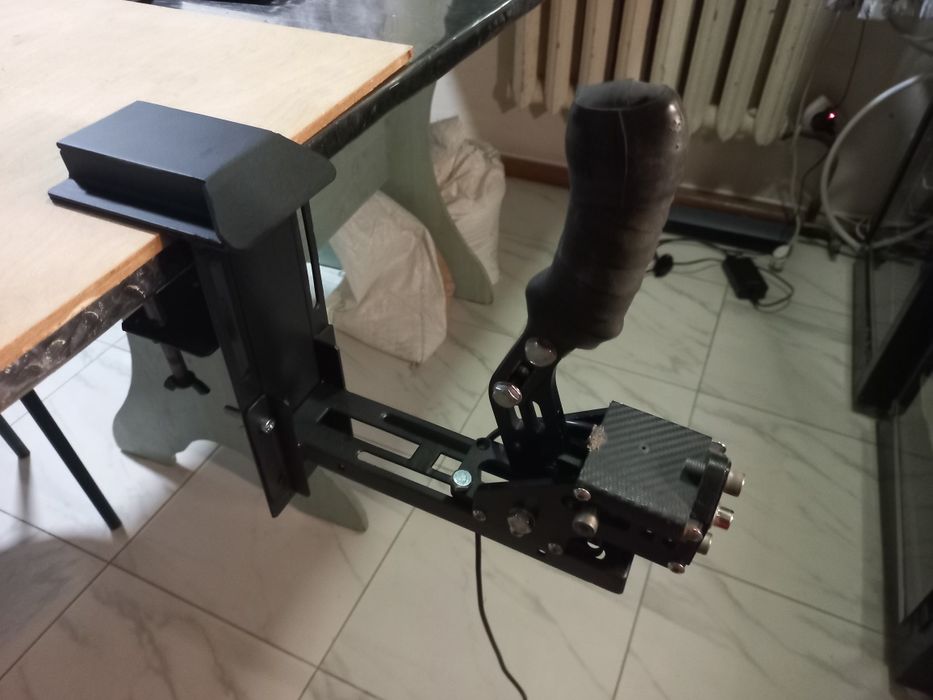 Универсальное крепление для кпп/ручного тормоза logitech,thrustmaster