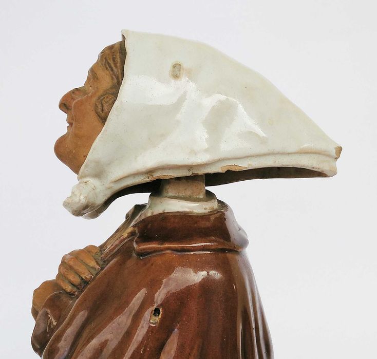 Antiga figura de movimento Maria da Paciência Bordallo Pinheiro