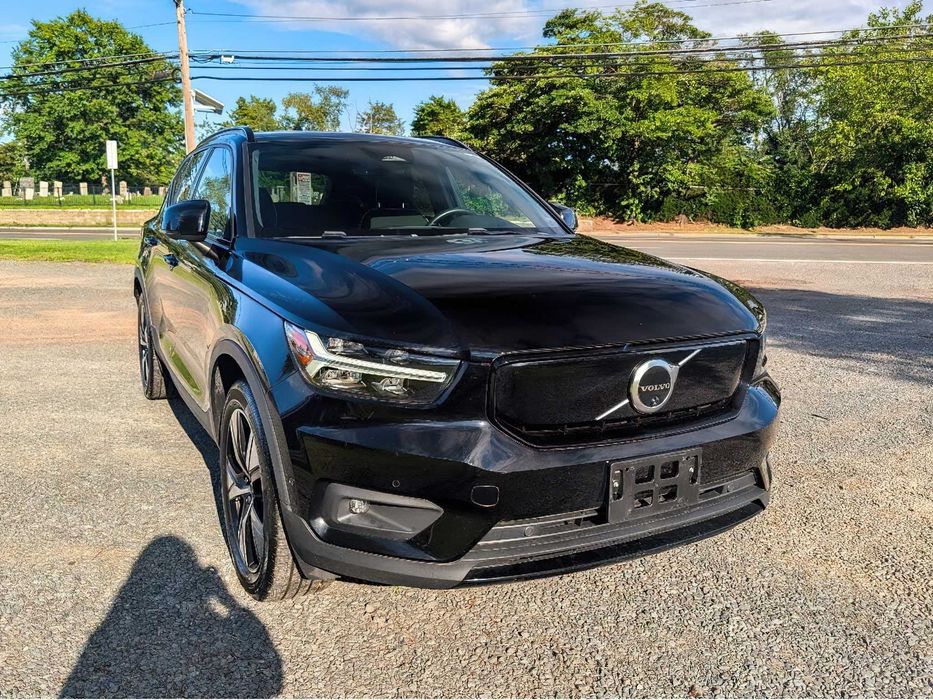 Volvo XC40 Electric      2022