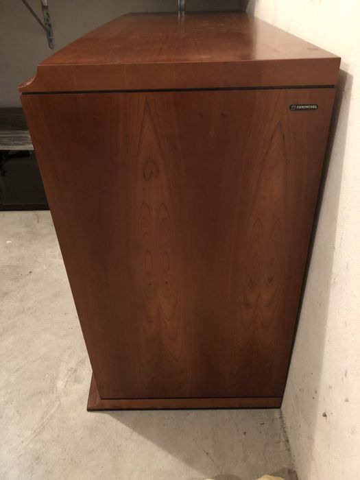 Cómoda em madeira maciça 5 gavetas -impecável, pesada e alta qualidade