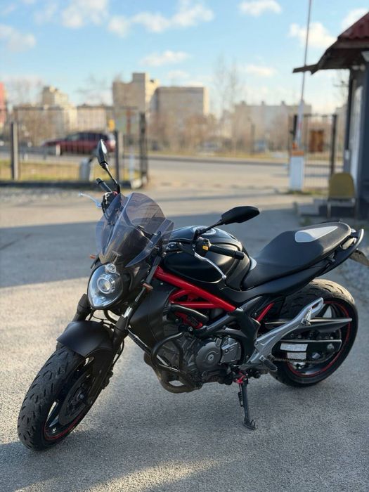 Suzuki Gladius SFV 650 .4500$. Идеалтный. Переоформляется !!!