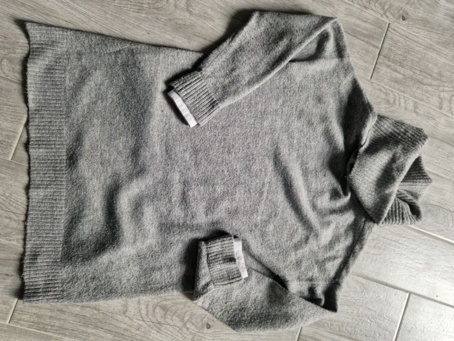 Szary sweter z golfem Reserved M