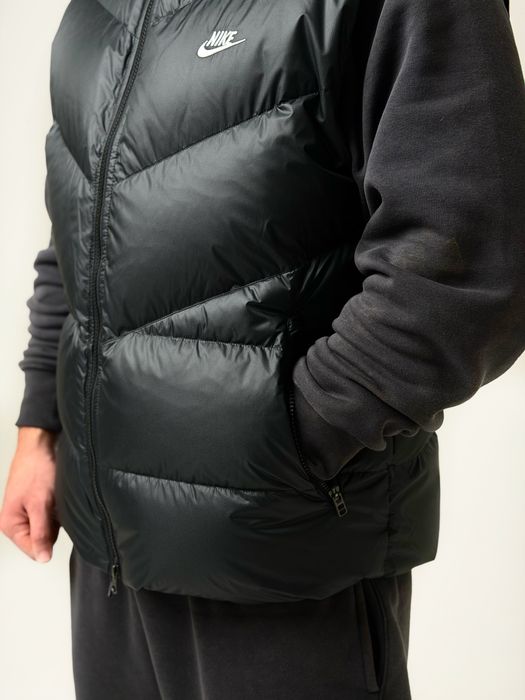 ОРИГІНАЛ‼️Жилетка Nike Windrunner Statement пух/перо 25-26