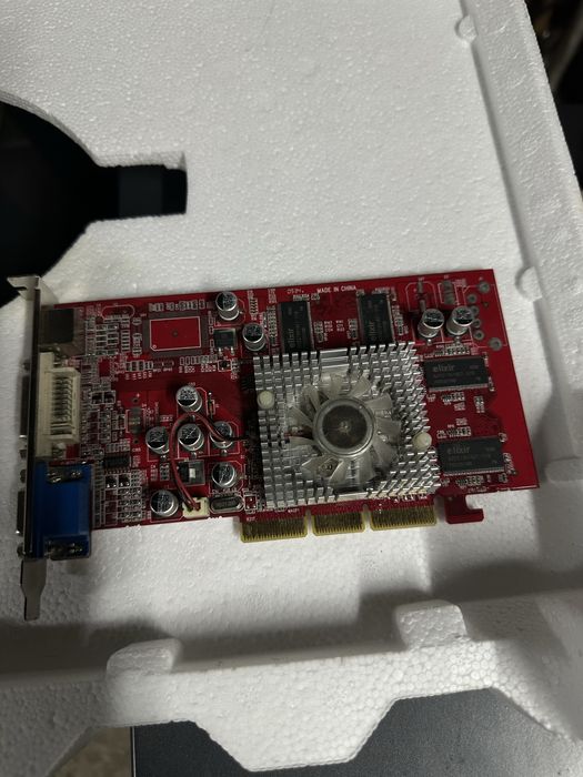 Відеокарта AGP Radeon 9250 та GeForce FX 5200