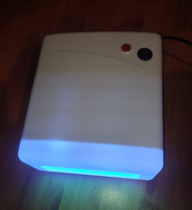 Lampa do paznokci hybrydowy