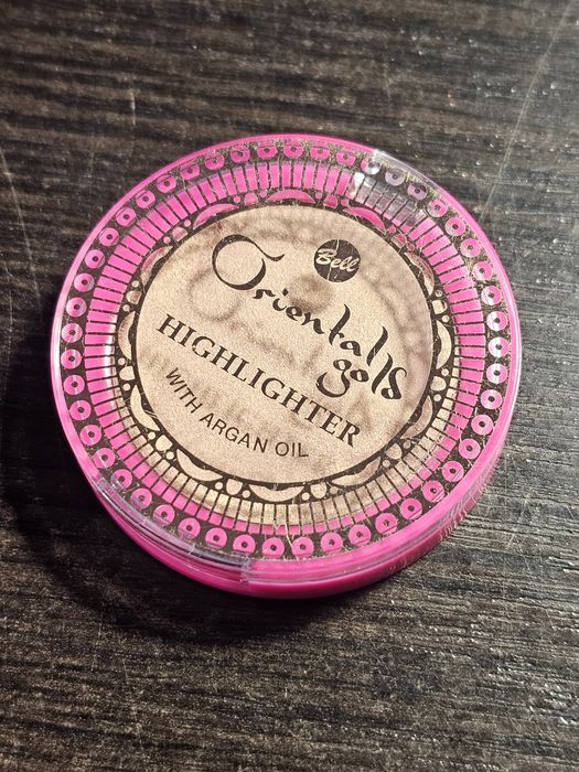 Bell - Oriental Gold Highlighter. Rozświetlacz do twarzy