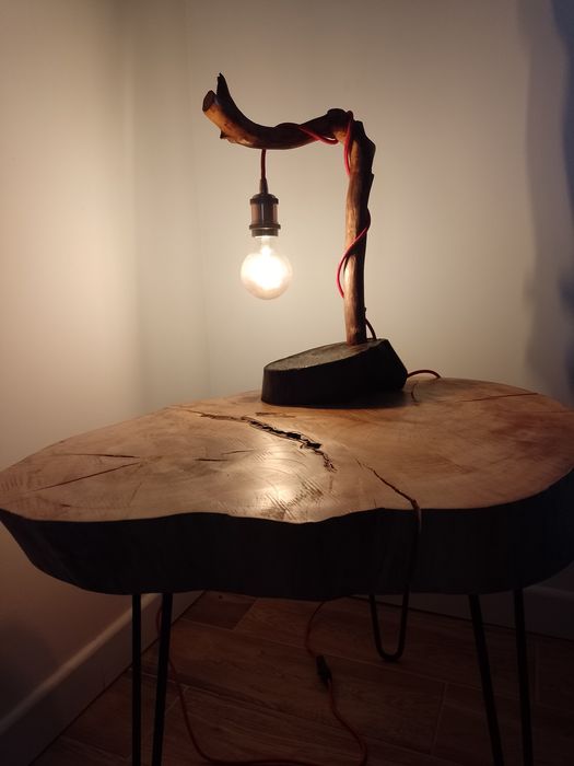 Lampy z drewna ręcznie robione