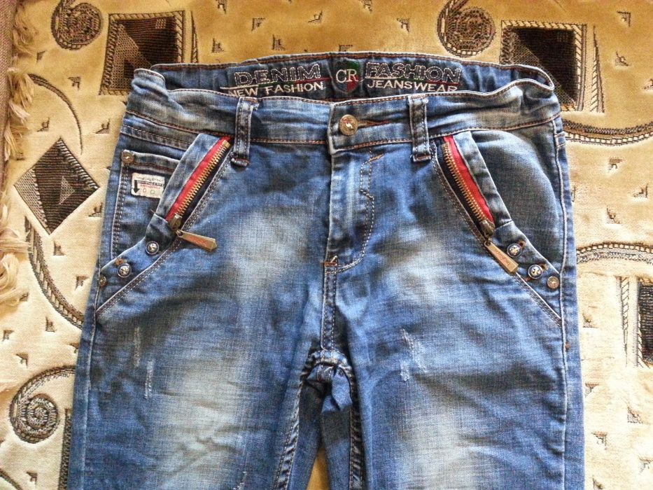 продам джинсы для мальчика