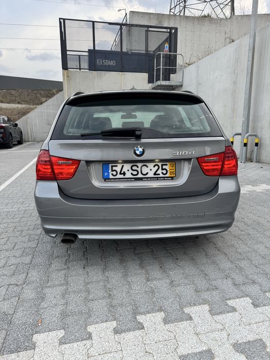 BMW 318d  ano 2012 foto 4