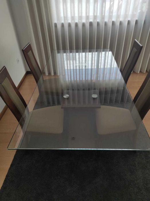 Mesa e cadeiras jantar