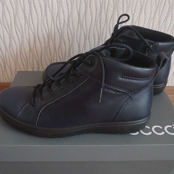Продам ботинки ecco