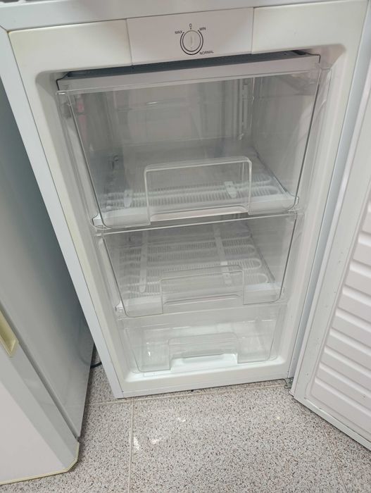 Vendo arca vertical como nova