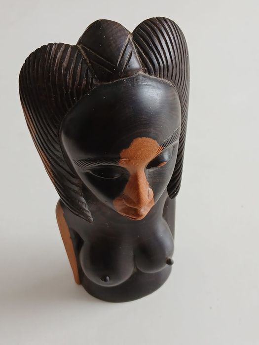 Estatueta africana de madeira