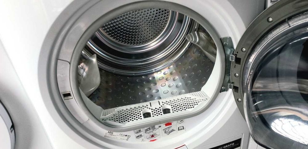 Сушильна машина AEG T8DE86685  8 кг з тепловим насосом ЄС