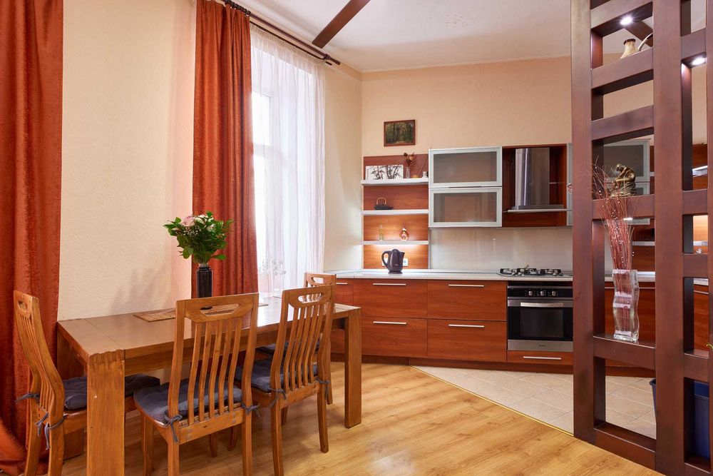 3 к Майдан, Софіївська площа, поряд Хрещатик