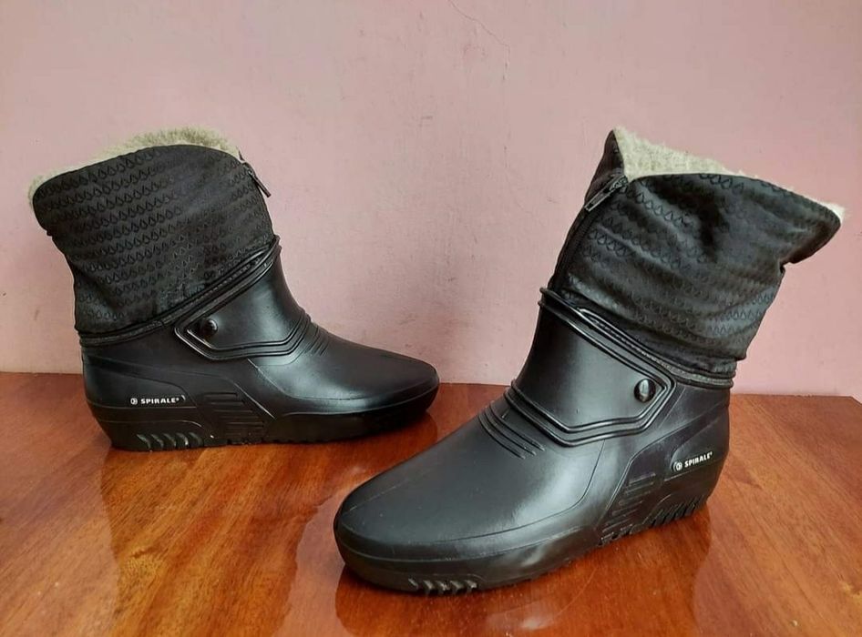 Черевики ботинки сапоги зимние фірми spirale оригінал

Розмір 39 по ст