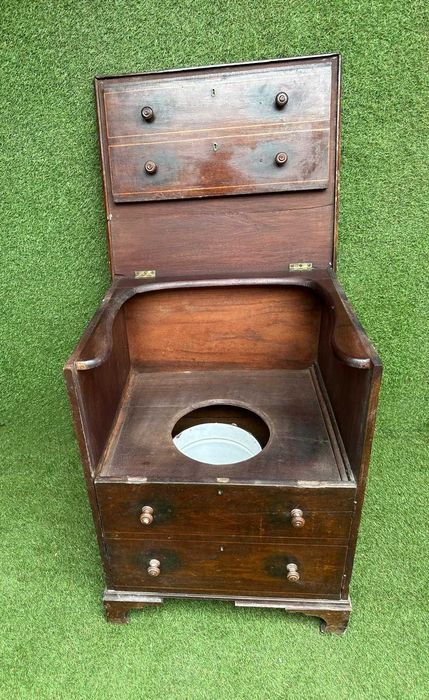 Movel sanitario antigo, em madeira exotica, operacional