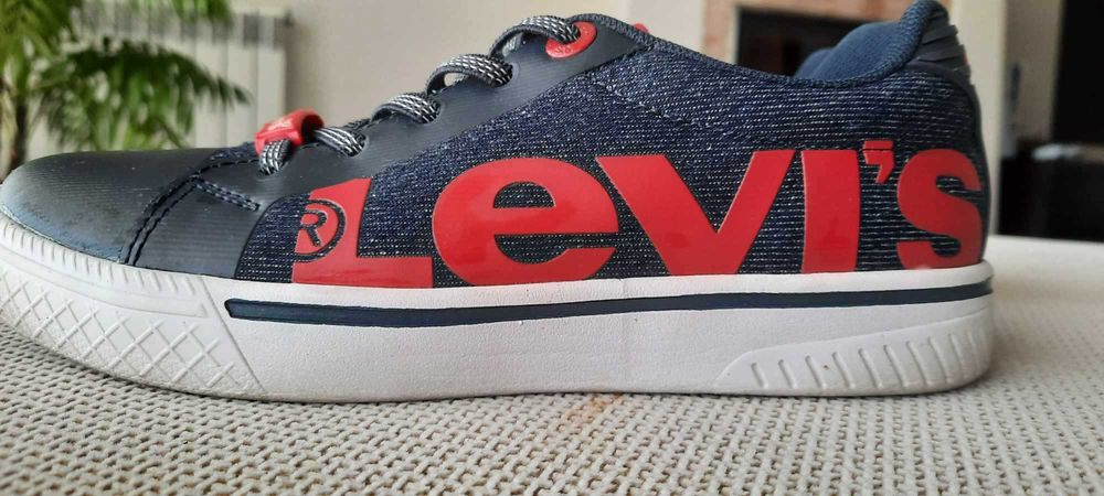 Ténis menino da Levis tamanho 34
