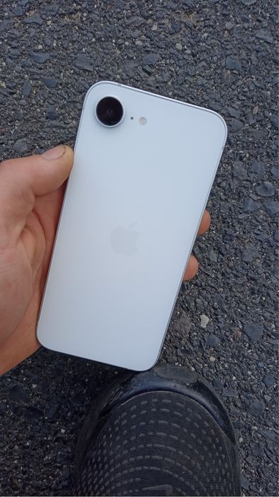 Sprzedam iphone 16e