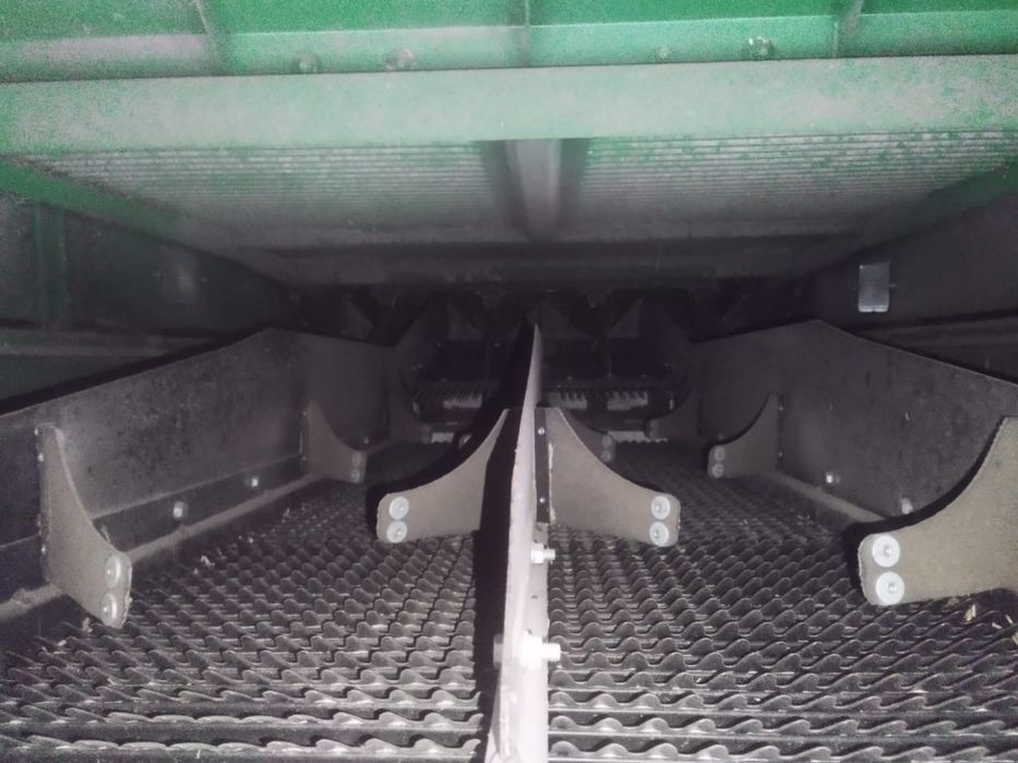 Комбайн John Deere S690i Продаж