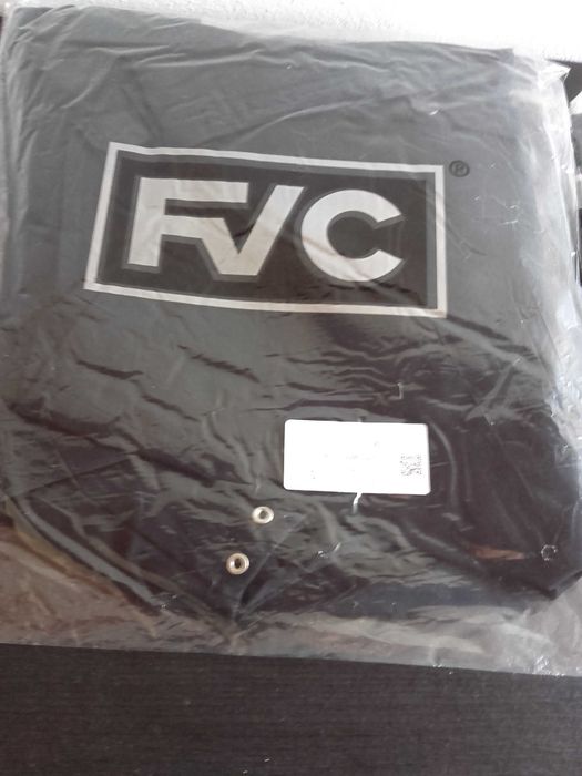 calçado e roupa nova para  cozinheiro/a