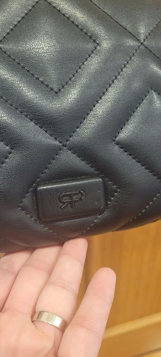 Mala Parfois em preto