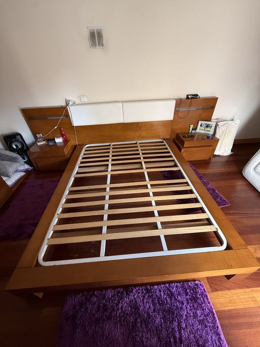 Cama de casal em cerejeira