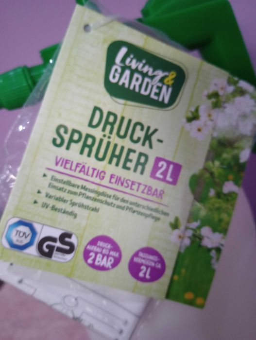 Opryskiwacz ciśnieniowy z pompką 2L