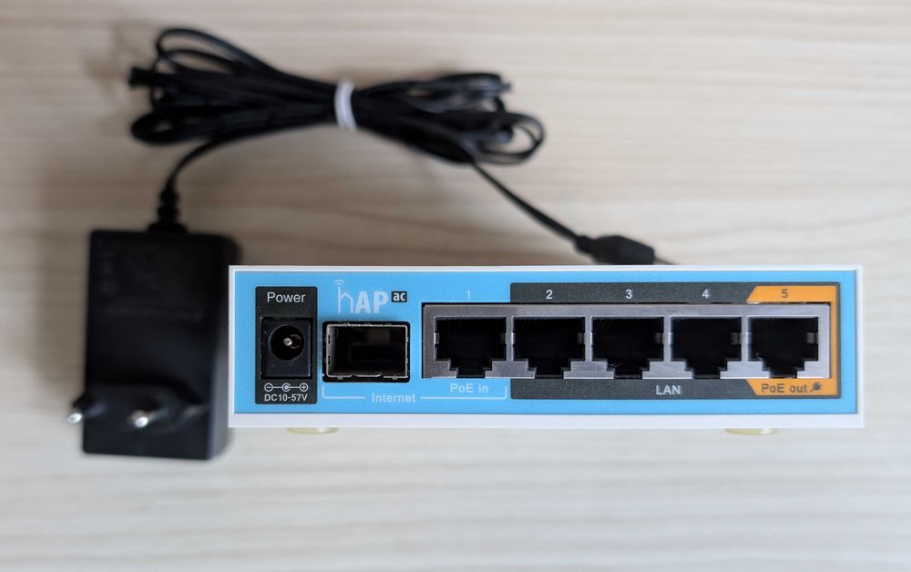 Mikrotik hAP ac (RB962UiGS-5HacT2HnT), 1300 Мбіт/с, 2.4 и 5 ГГц, SFP