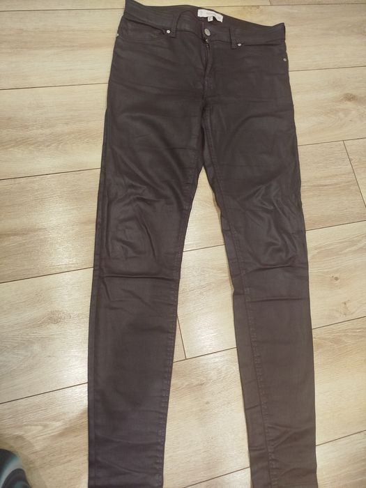 Sprzedam woskowane spodnie Mango