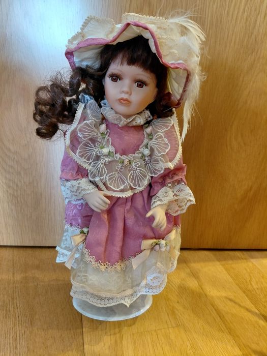 Boneca de porcelana