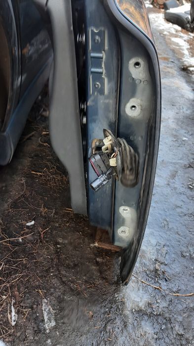 Lak. 466-46 drzwi lewe kompletne Volvo V50