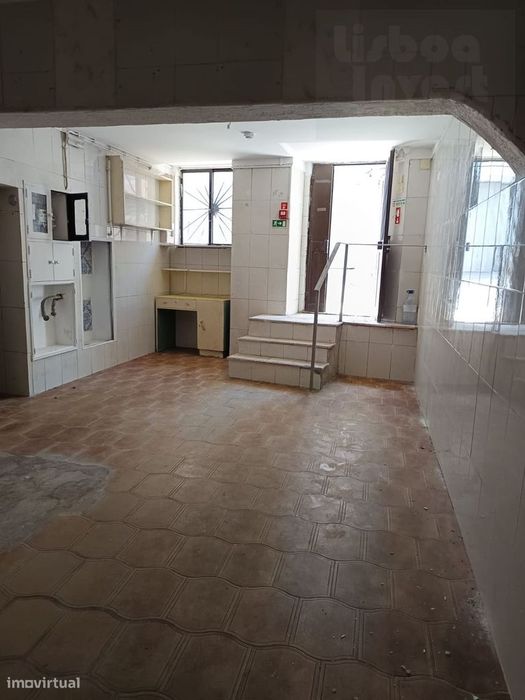 Apartamento para remodelar em prédio remodelado muito bem localizado