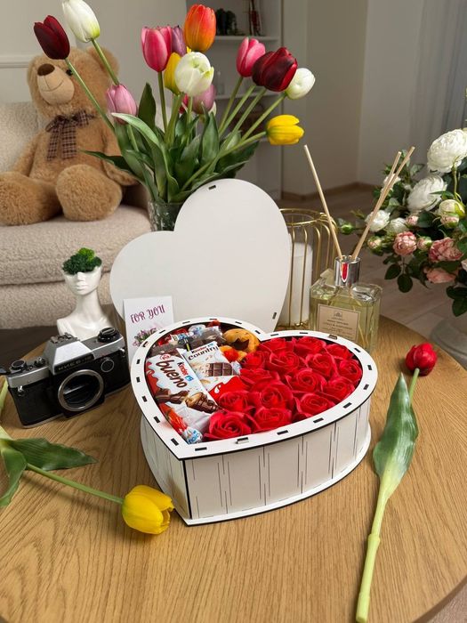 Готові Подарункові набори новорічний бокс солодощів Kinder