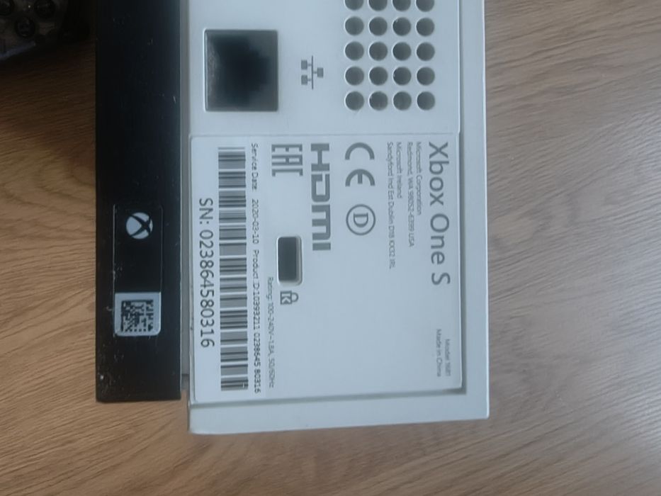 Xbox ONE S  1 T.