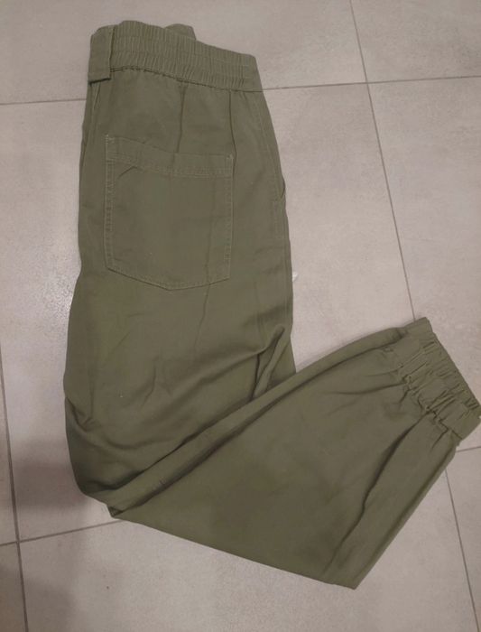 Spodnie Stradivarius rozm. M/L , Casual,  khaki , nowe
