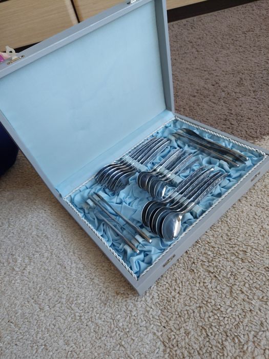 Komplet sztućców 24 elementy w walizce