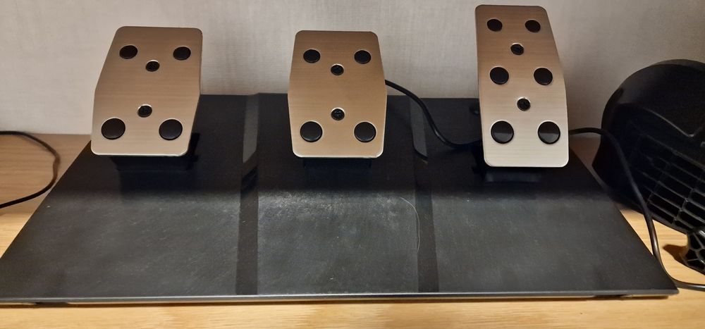 Volante e pedais GTR