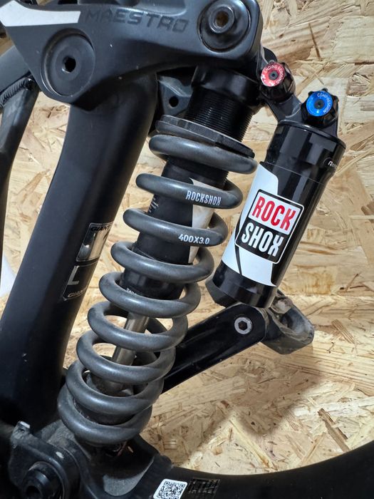 Quadro Giant Glory com amortecedor RockShox Vivid R2C