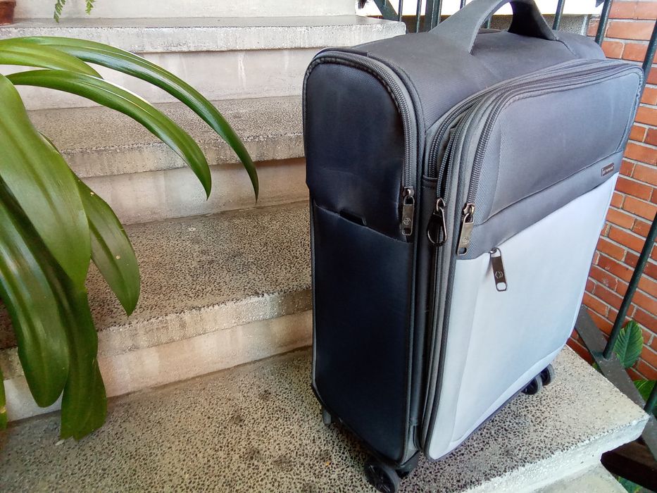 Malas de viagem quase novas