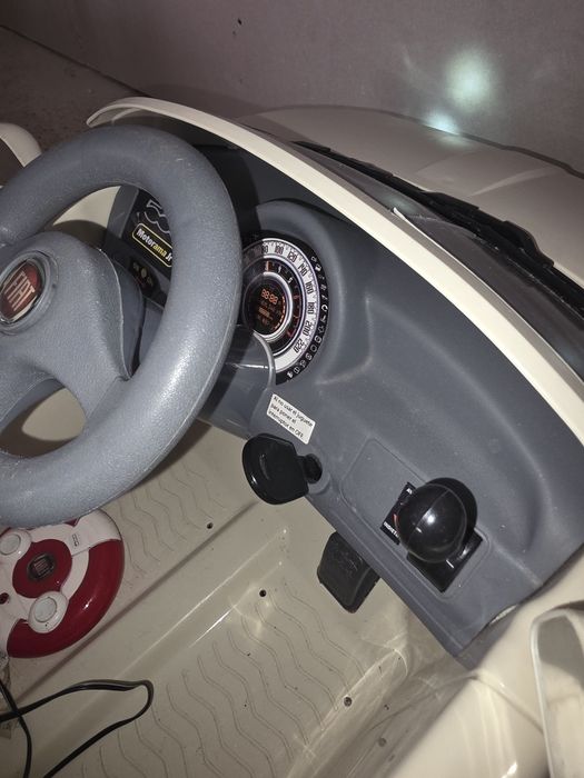 Carro com bateria e telecomando