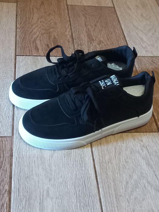 Нові чоловічі кросівки, 42 розміру