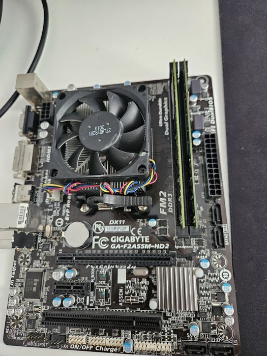 Płyta główna GIGABYTE GA-F2A55M-HD2 + AMD Athlon X2 340 + 4GB RAM