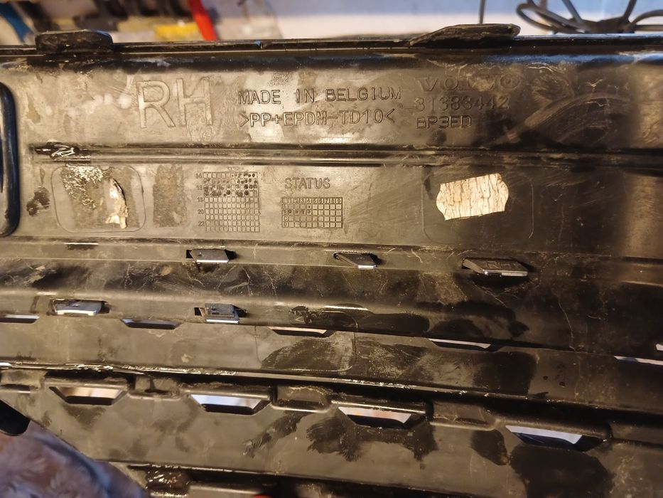 Ришітка в бампер вольво хс90 2018