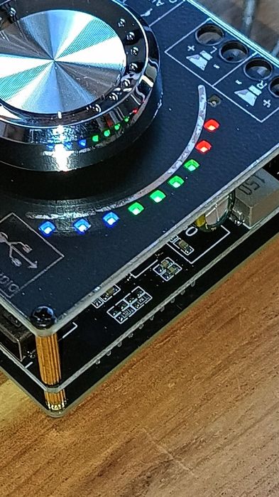 HI-FI Stereo B.T. płyta  wzmacniacza 2x50W z Music Rhythm Light.