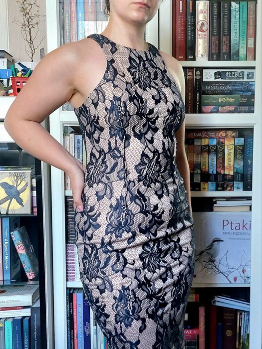 Sukienka midi elegancka koronkowa dopasowana z dekoltem halter S 36