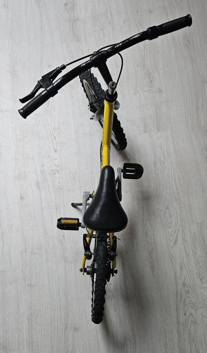 Bicicleta de criança amarela