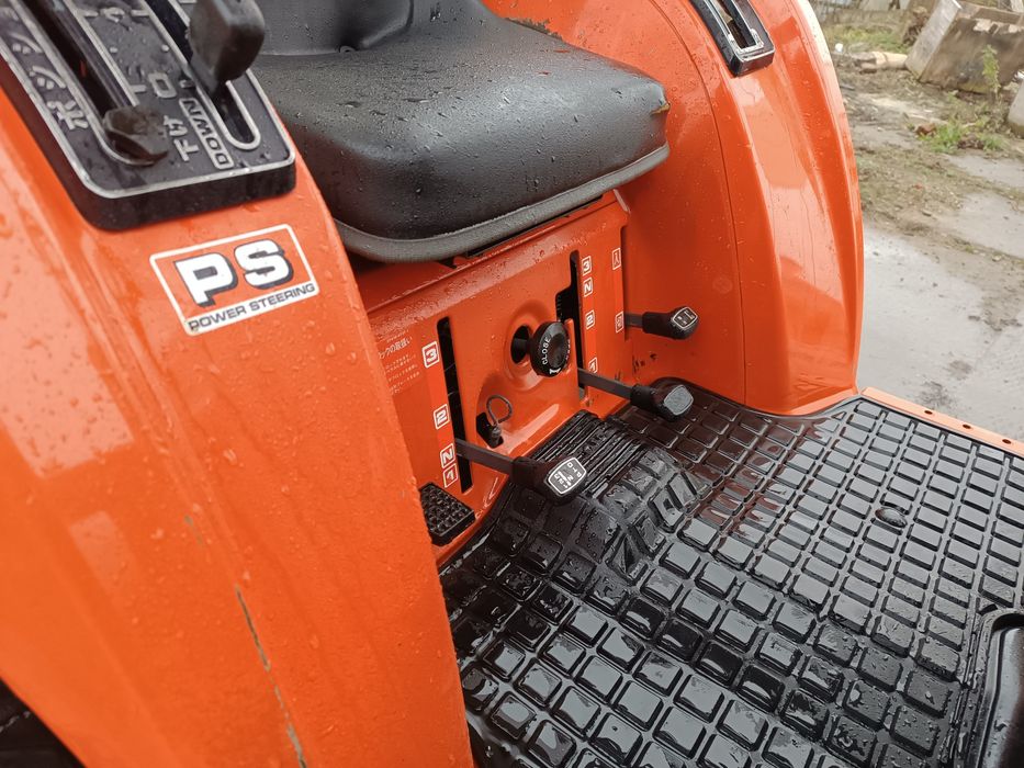 Японський мінітрактор . Трактор Кубота.